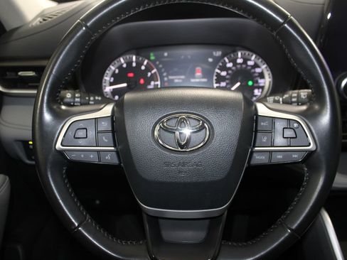 Used 2023 Toyota Highlander LE image 36