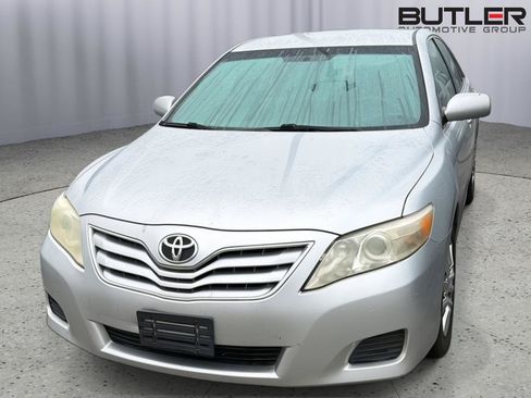 Used 2010 Toyota Camry LE FWD image 3