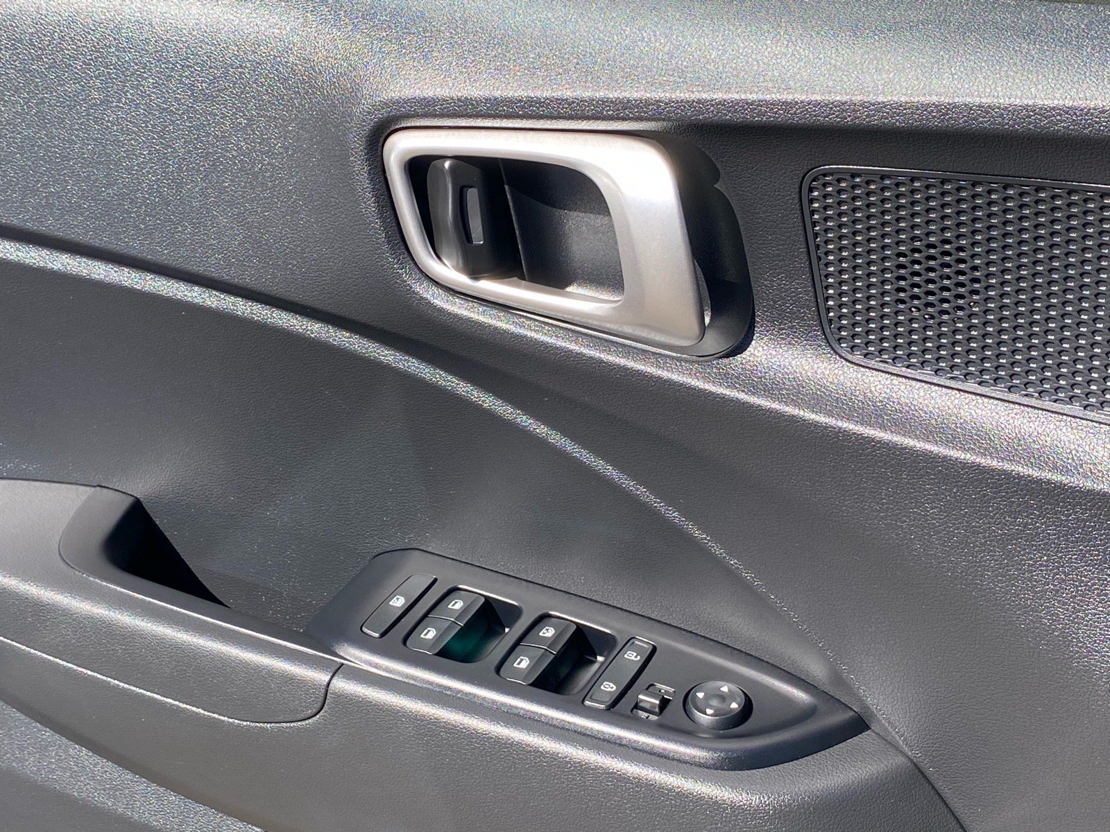 Used 2025 Hyundai Venue SEL FWD image 18