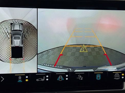 Certified 2022 GMC Sierra 1500 Elevation w/ Elevation Premium Package image 18