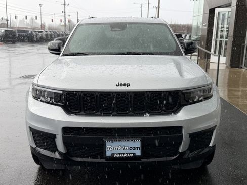 Used 2024 Jeep Grand Cherokee L Laredo image 3