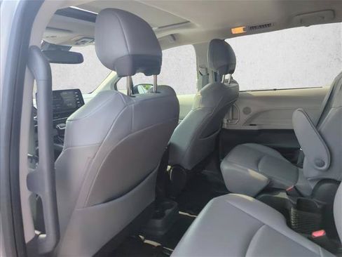 Used 2022 Toyota Sienna XLE FWD image 20