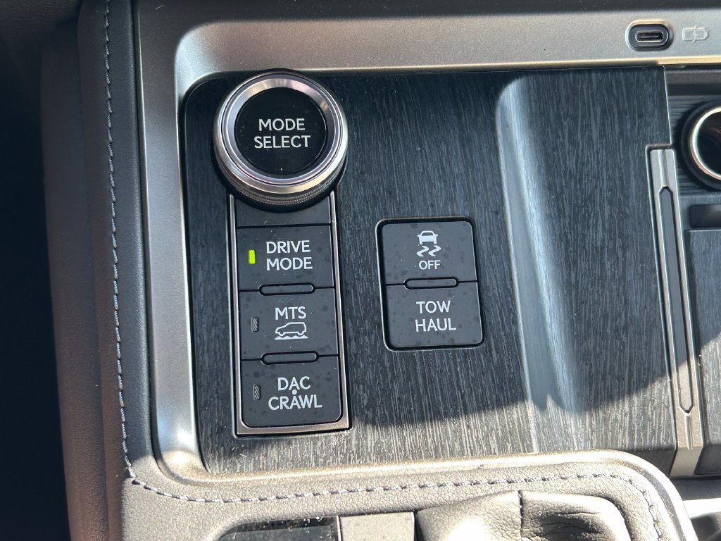 Used 2025 Lexus GX 550 w/ Accessory Package (32) AWD/4WD image 36