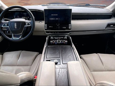 Used 2022 Lincoln Navigator L Reserve AWD/4WD image 16