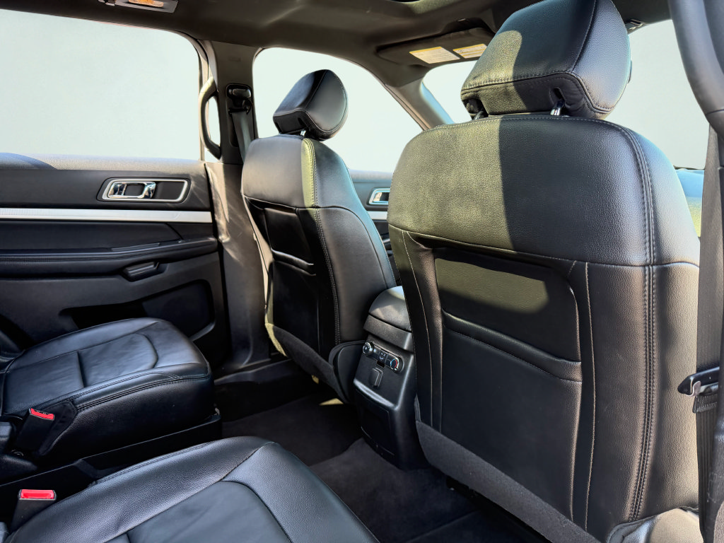 Used 2017 Ford Explorer XLT w/ Equipment Group 202A FWD image 47