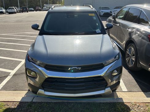 Used 2022 Chevrolet TrailBlazer LT image 2