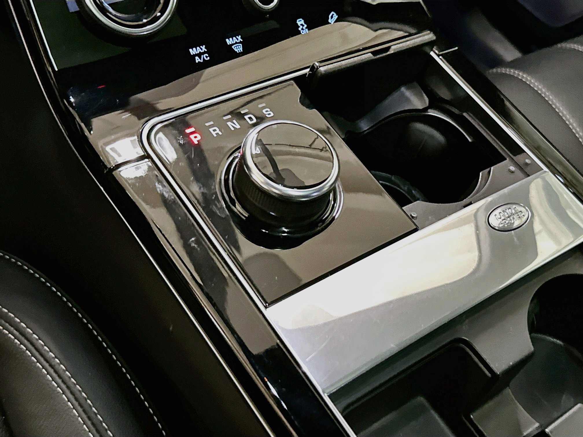Used 2019 Land Rover Range Rover Velar R-Dynamic SE AWD/4WD image 16