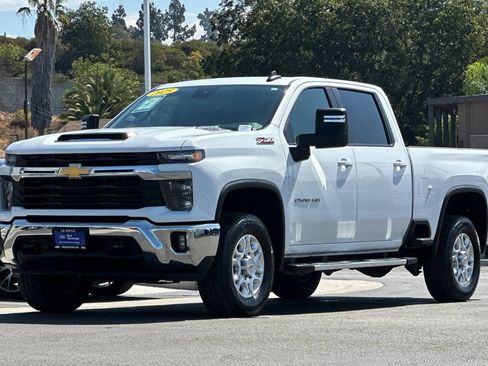 Used 2025 Chevrolet Silverado 2500 LT AWD/4WD image 7