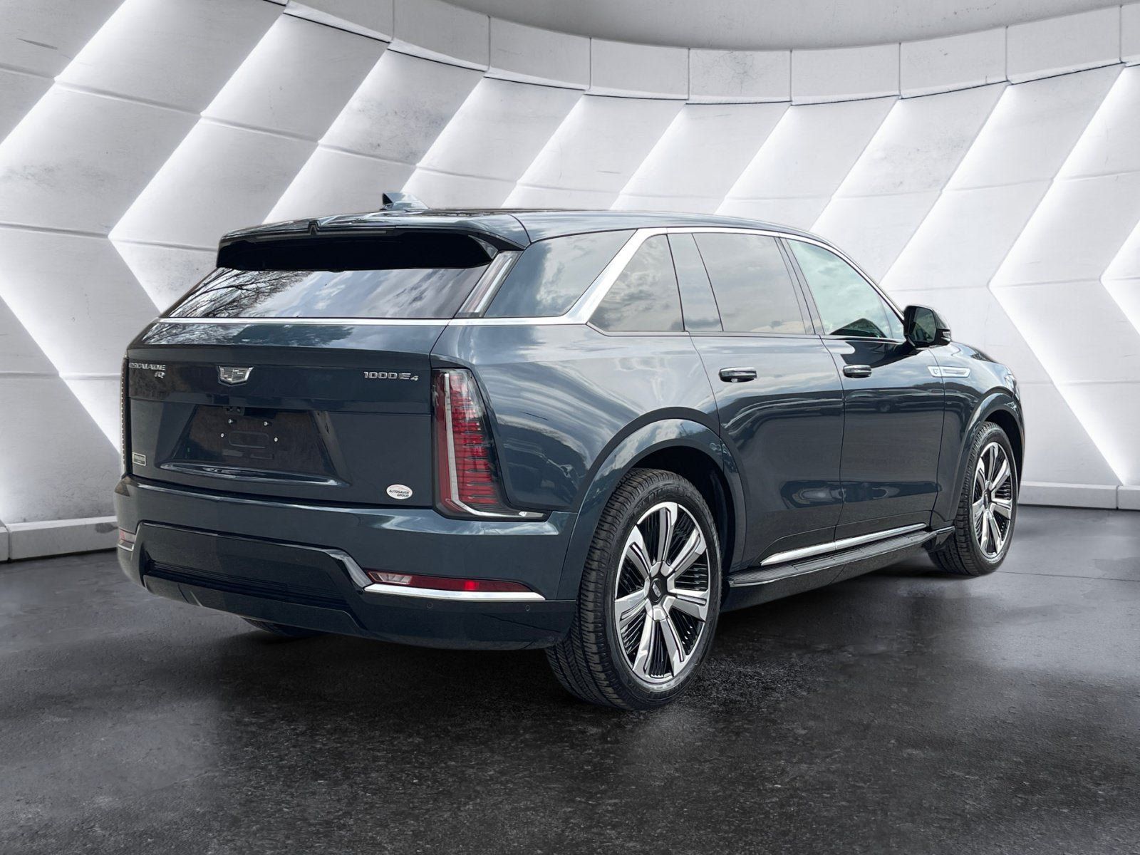 Certified 2025 Cadillac Escalade IQ Luxury 2 w/ LPO, Premium Carpet Package AWD/4WD image 6