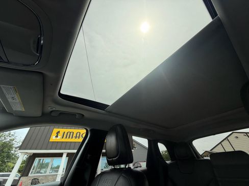 Used 2019 Jeep Cherokee Limited w/ Luxury Group AWD/4WD image 25