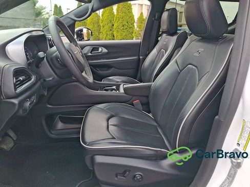 Used 2025 Chrysler Pacifica Limited FWD image 15