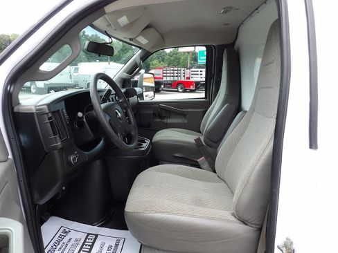 Used 2019 Chevrolet Express 3500 Extended RWD image 16