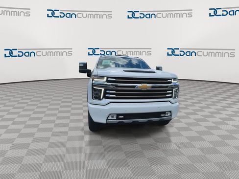 Used 2022 Chevrolet Silverado 2500 High Country w/ Z71 Off-Road Package AWD/4WD image 3