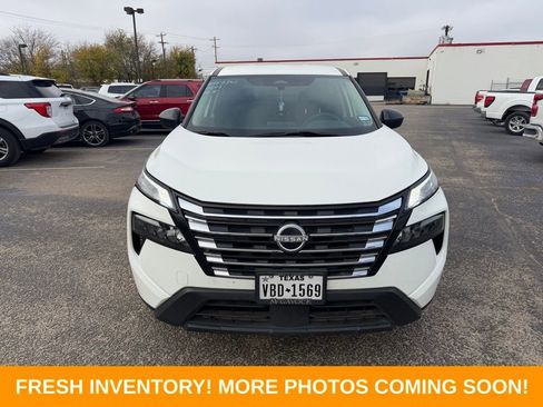 Used 2024 Nissan Rogue S image 2