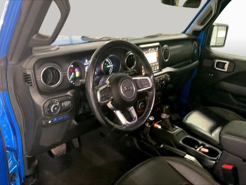 Used 2022 Jeep Wrangler Unlimited Sahara w/ Cold Weather Group AWD/4WD image 17