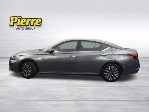 Used 2024 Nissan Altima 2.5 SV image 5