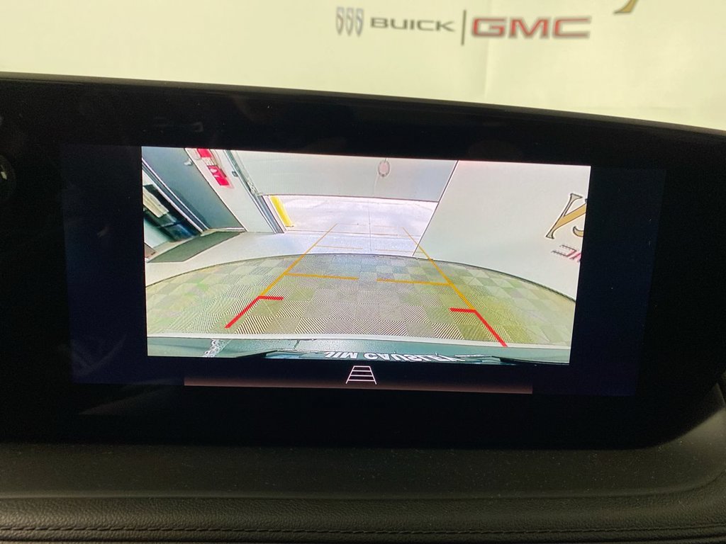 Certified 2024 Buick Encore GX Preferred w/ Comfort Package FWD image 17