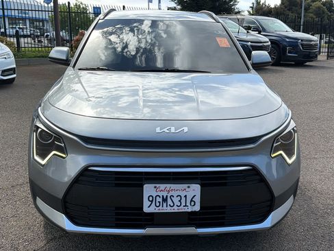 Used 2023 Kia Niro EX FWD image 2