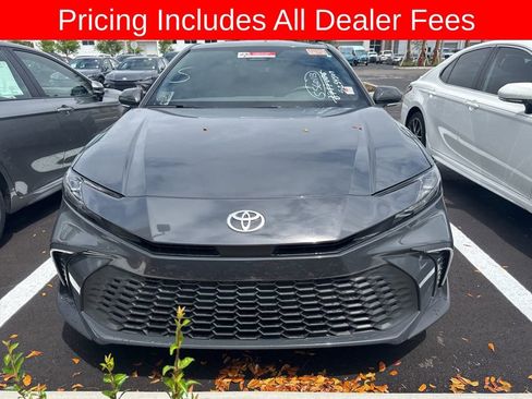 Used 2025 Toyota Camry SE w/ Convenience Package FWD image 2