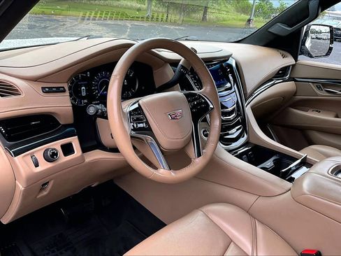 Used 2020 Cadillac Escalade Platinum RWD image 19
