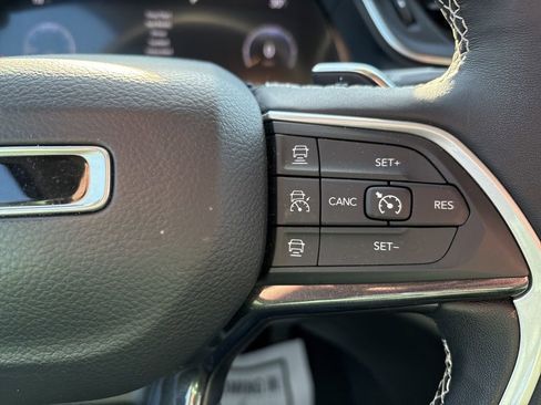 Used 2022 Jeep Grand Cherokee L Laredo w/ Luxury Tech Group I image 14