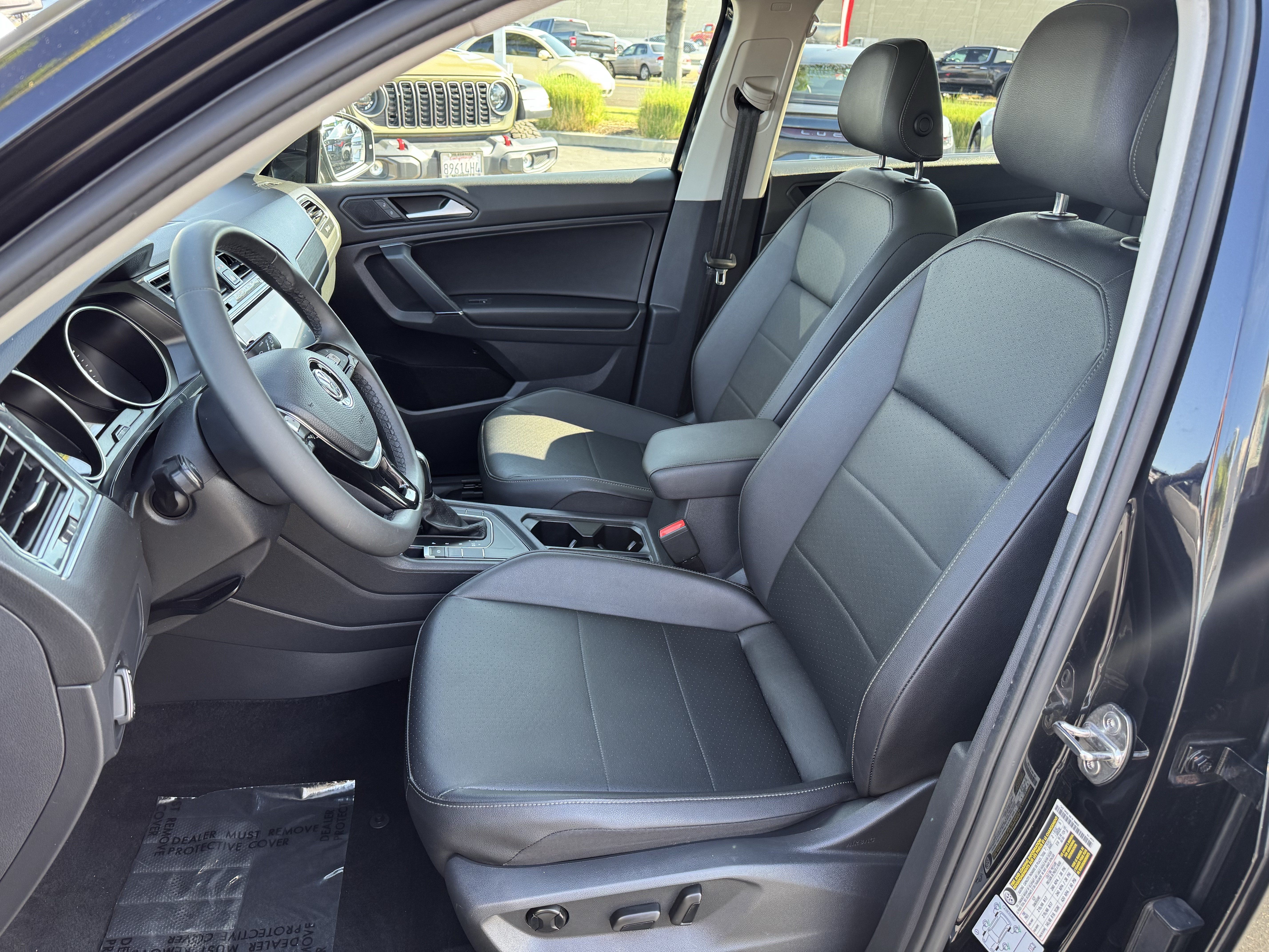 Used 2020 Volkswagen Tiguan SE w/ Panoramic Sunroof Package FWD image 12