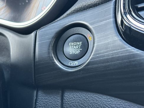 Used 2019 Jeep Grand Cherokee Laredo image 24