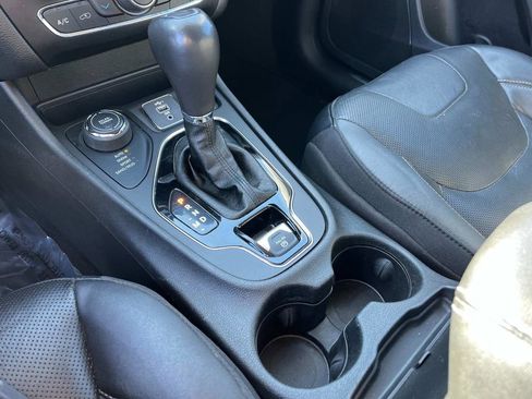 Used 2020 Jeep Cherokee Limited image 33