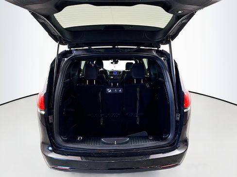 Used 2019 Chrysler Pacifica Touring-L Plus w/ Advanced Safetytec Group image 26