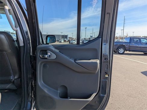 Used 2015 Nissan Frontier PRO-4X image 35