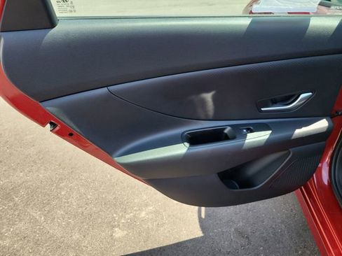 Used 2025 Hyundai Elantra SE FWD image 11