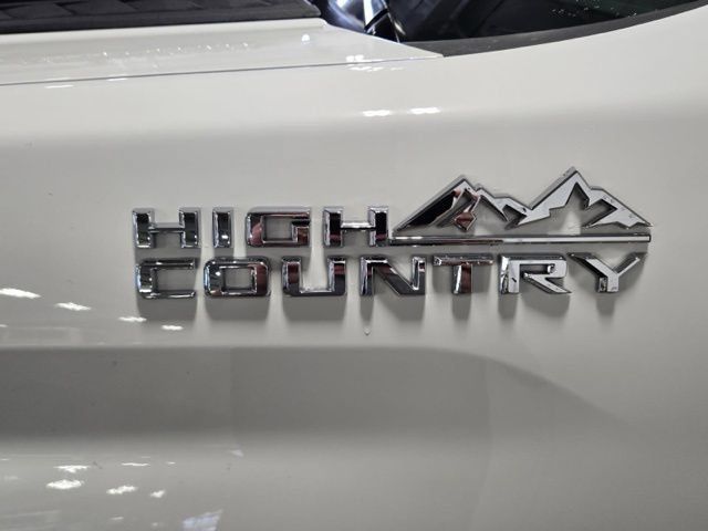 Used 2025 Chevrolet Silverado 3500 High Country w/ Technology Package AWD/4WD image 25
