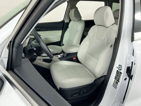 Certified 2025 Kia Telluride S FWD image 14
