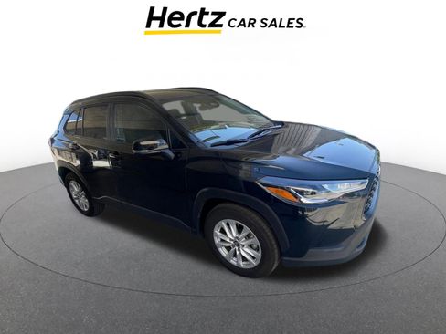 Used 2025 Toyota Corolla Cross LE image 1