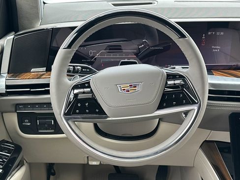 Certified 2026 Cadillac Escalade Platinum Sport w/ LPO, ONYX Package AWD/4WD image 25