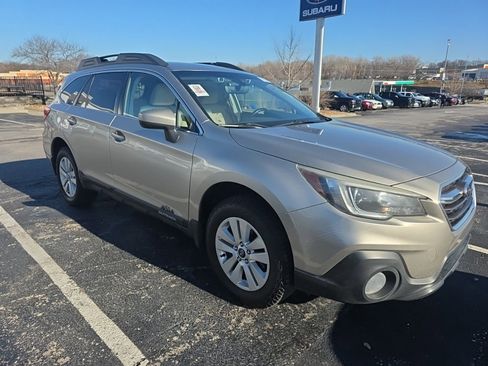 Used 2019 Subaru Outback 2.5i Premium image 11