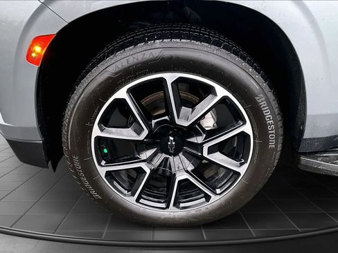 Used 2023 Chevrolet Suburban RST image 8