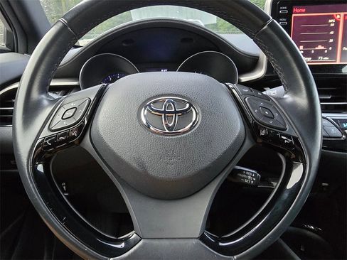 Used 2019 Toyota C-HR XLE image 3