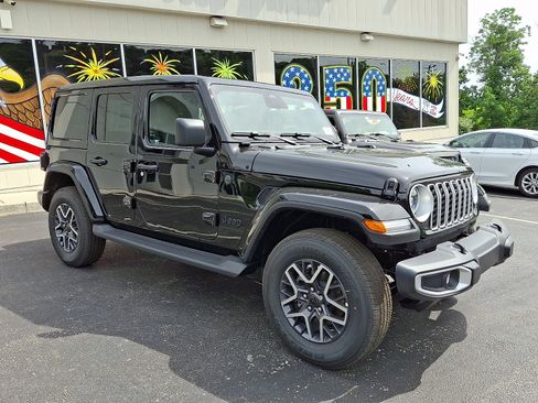 New 2026 Jeep Wrangler Unlimited Sahara AWD/4WD image 2