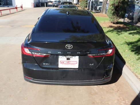 Used 2025 Toyota Camry LE image 8