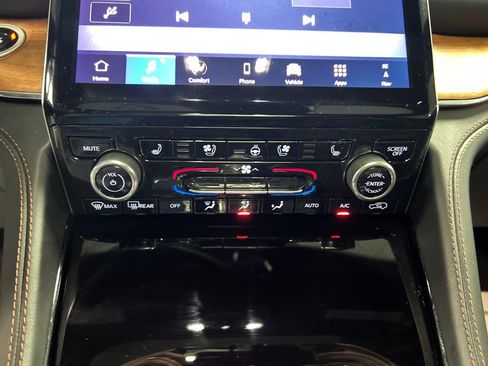 Used 2025 Jeep Grand Cherokee L Summit AWD/4WD image 19