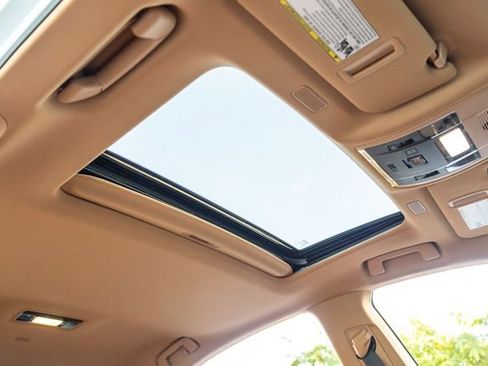 Used 2025 Lexus ES 350 w/ Premium Package image 13