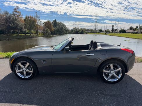Used 2009 Pontiac Solstice Convertible w/ Preferred Package image 4