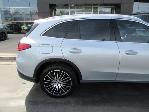 Used 2023 Mercedes-Benz GLC 300 4MATIC image 11
