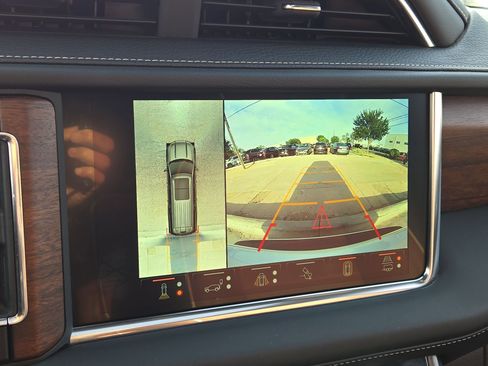 Used 2024 GMC Yukon Denali Ultimate image 18