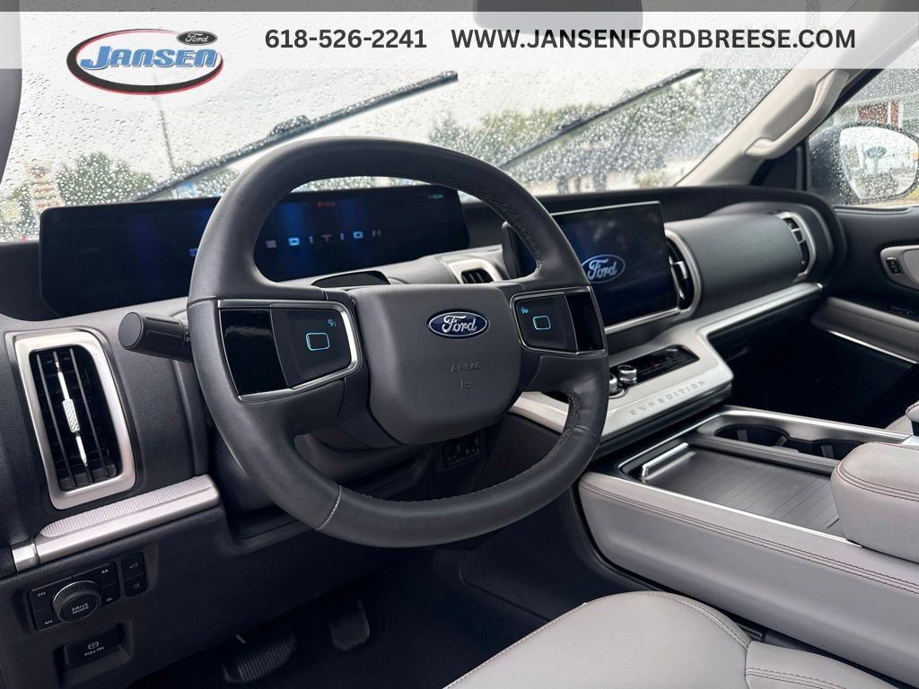 Used 2025 Ford Expedition Active AWD/4WD image 13