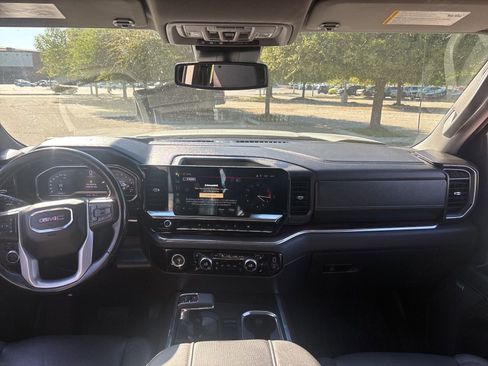 Used 2024 GMC Sierra 1500 SLT w/ SLT Convenience Package image 4