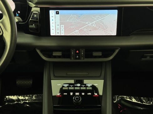 Used 2025 Porsche Macan 4 Electric image 26