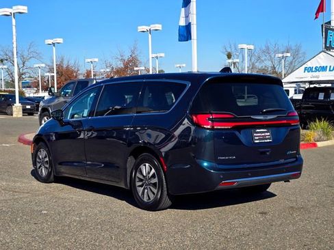 Certified 2024 Chrysler Pacifica Select image 6