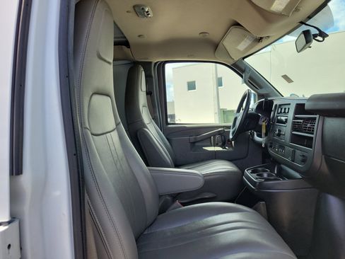 Used 2021 Chevrolet Express 2500 w/ Driver Convenience Package RWD image 18